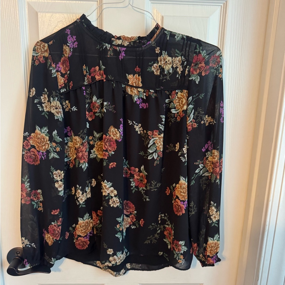 DR2 Black Floral‎ Top Size Small